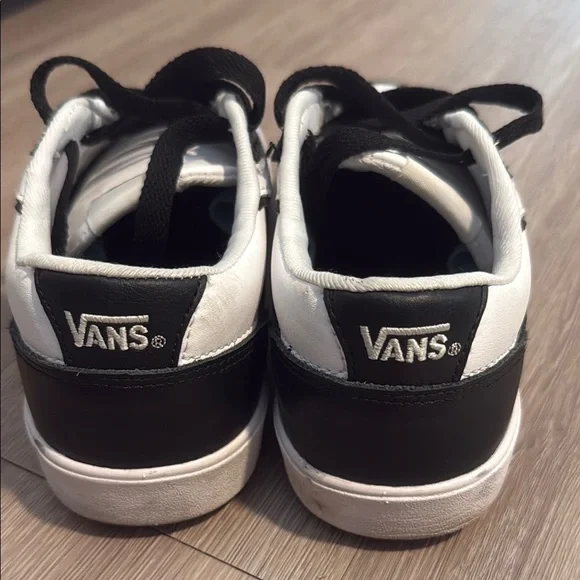 Vans - Picture 2 of 5